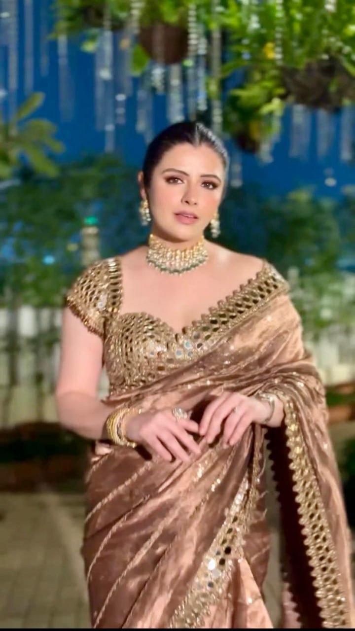 NEW LAUNCHING BOLLYWOOD BLOCKBUSTER ORINGNAL MIRROR DESIGN SAREE AND BLOUSE